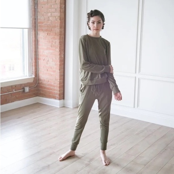 Long Sleeve Crew Neck Top and Joggers Set - Picture 4 of 4